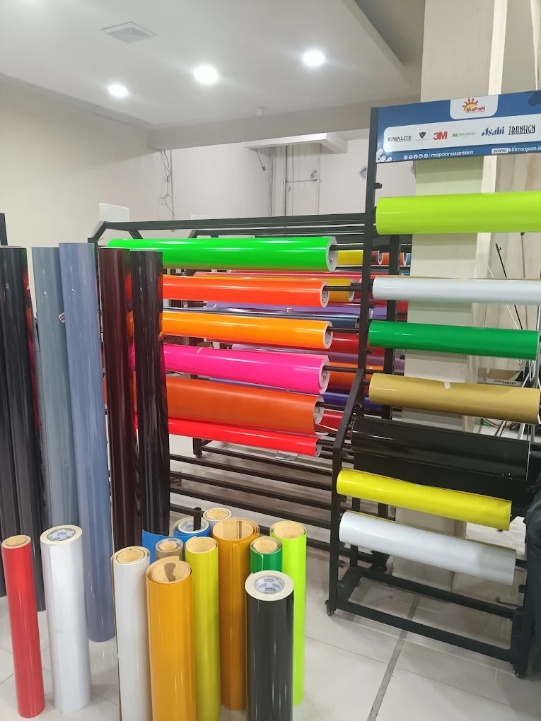 Rak Display Warna